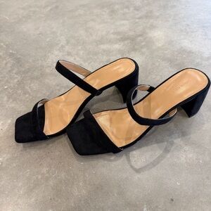 Banana Republic Black Suede Block Heels stroppy sandals dressy